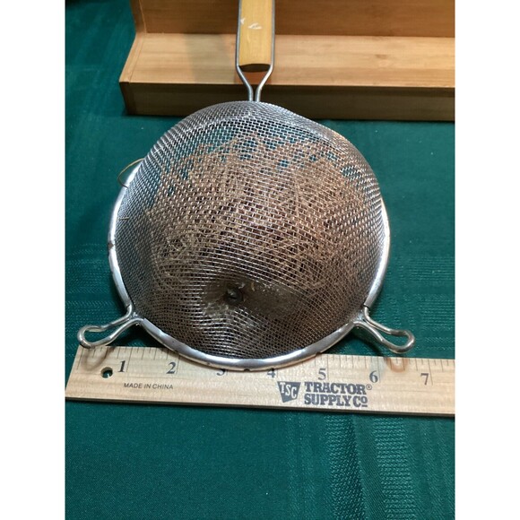 Handcrafted Vintage Strainer Wooden Hand Painted Hen On Nest Wall Decor Hanging - Picture 8 of 11